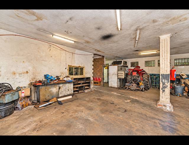 340M² WAREHOUSE FOR SALE IN PETIT